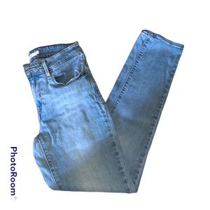 Levi’s mid rise skinny Jean